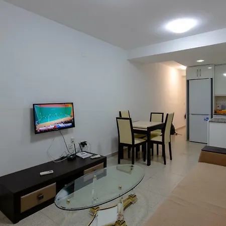 Apartamento Three Bedroom On Almudena *